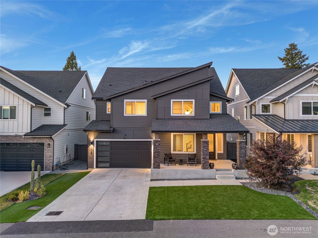 Photo of 2302 29th Street Pl SE, Puyallup, WA 98374 (MLS # 2549133)