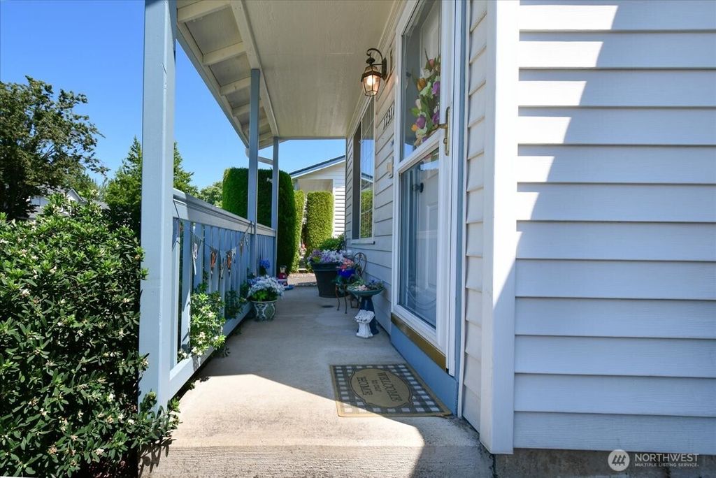 Photo of 17311 SE 15th Way, Vancouver, WA 98683 (MLS # 2488041)