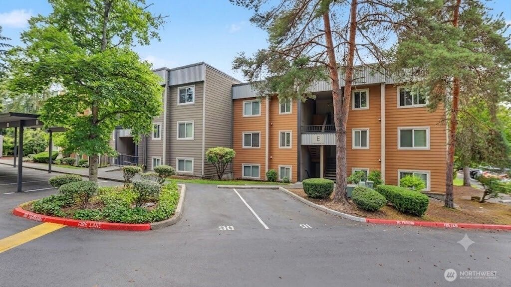 Photo of 742 Kirkland Circle #E-205, Kirkland, WA 98033 (MLS # 2549604)