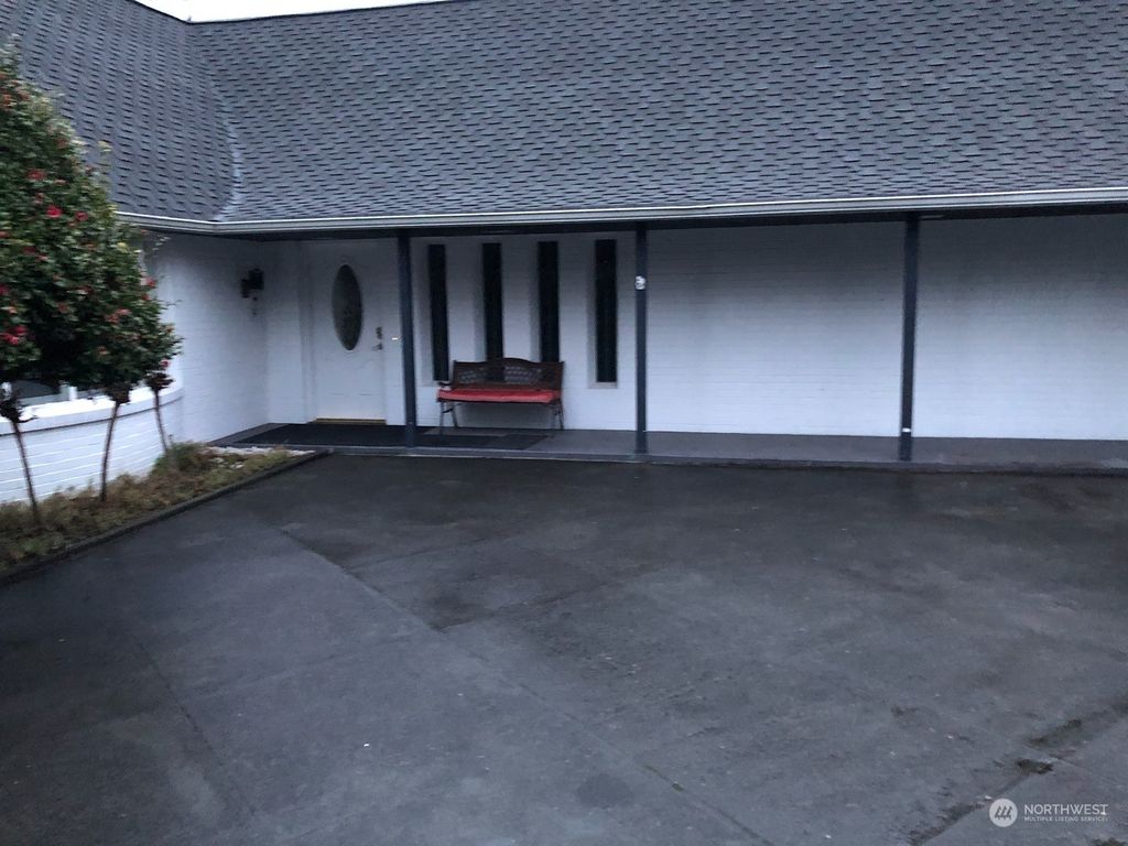 Photo of 29812 24th Avenue SW, Federal Way, WA 98023 (MLS # 2053847)