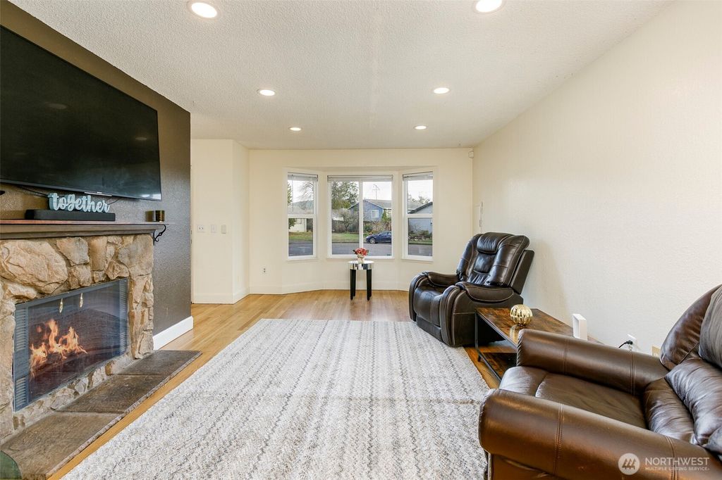 Photo of 4003 NE 6th Court, Renton, WA 98056 (MLS # 2466582)