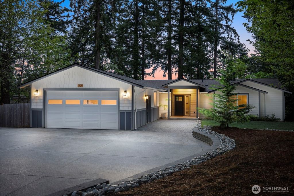 Photo of 7429 NE 129th Street, Kirkland, WA 98034 (MLS # 2378728)