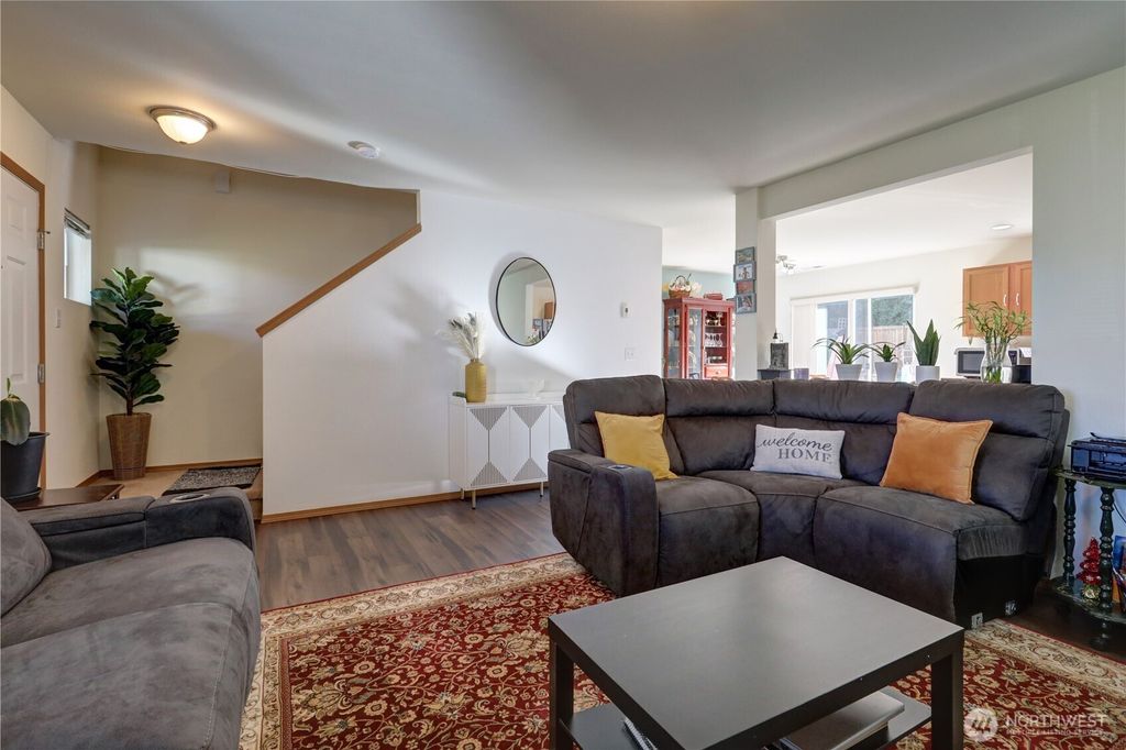 Photo of 29704 SE 217th pl se Pl, Kent, WA 98042 (MLS # 2508284)