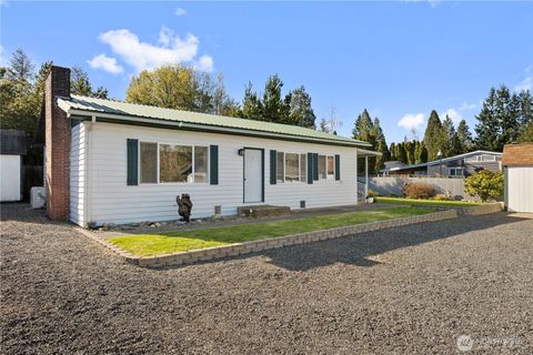 Photo of 915 128th Street SW, Everett, WA 98204 (MLS # 2506716)