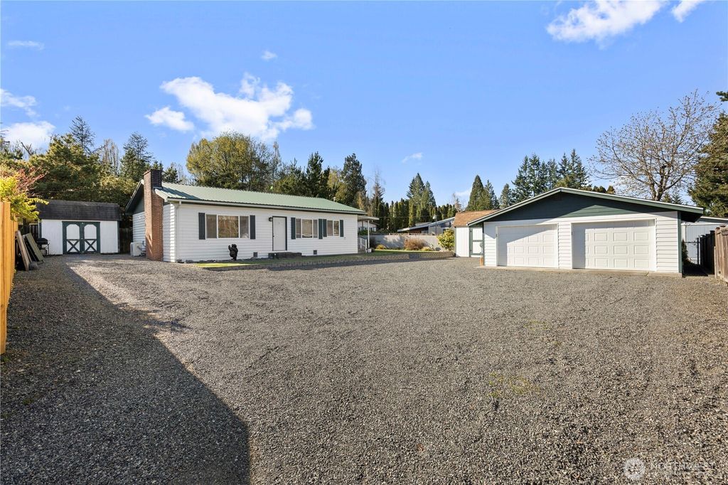 Photo of 915 128th Street SW, Everett, WA 98204 (MLS # 2506716)