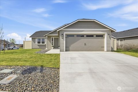 Photo of 700 Regina Place, Grandview, WA 98930 (MLS # 2513166)