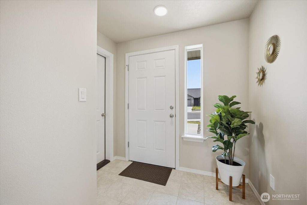 Photo of 700 Regina Place, Grandview, WA 98930 (MLS # 2513166)