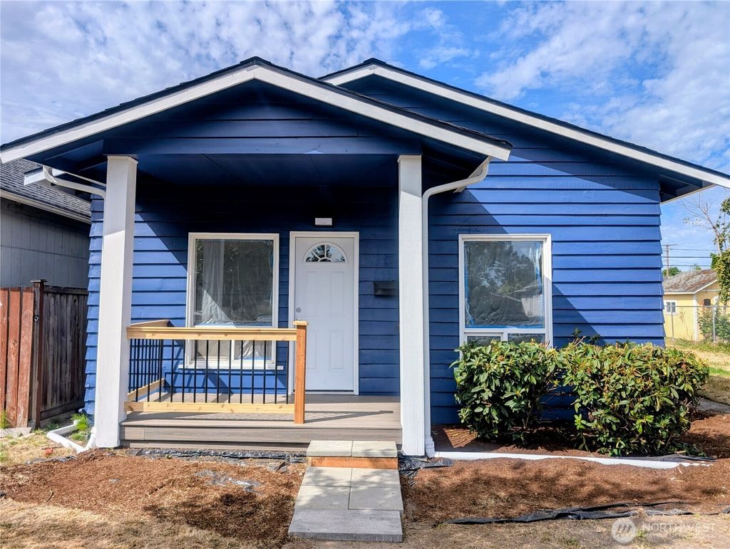 Photo of 123 8th Street SE, Auburn, WA 98002 (MLS # 2424040)