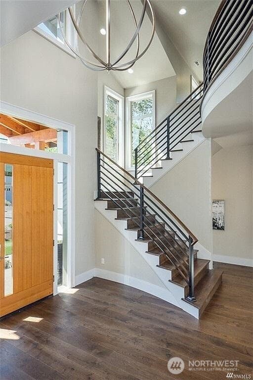Photo of 10207 NE 21st Place, Bellevue, WA 98004 (MLS # 2553513)