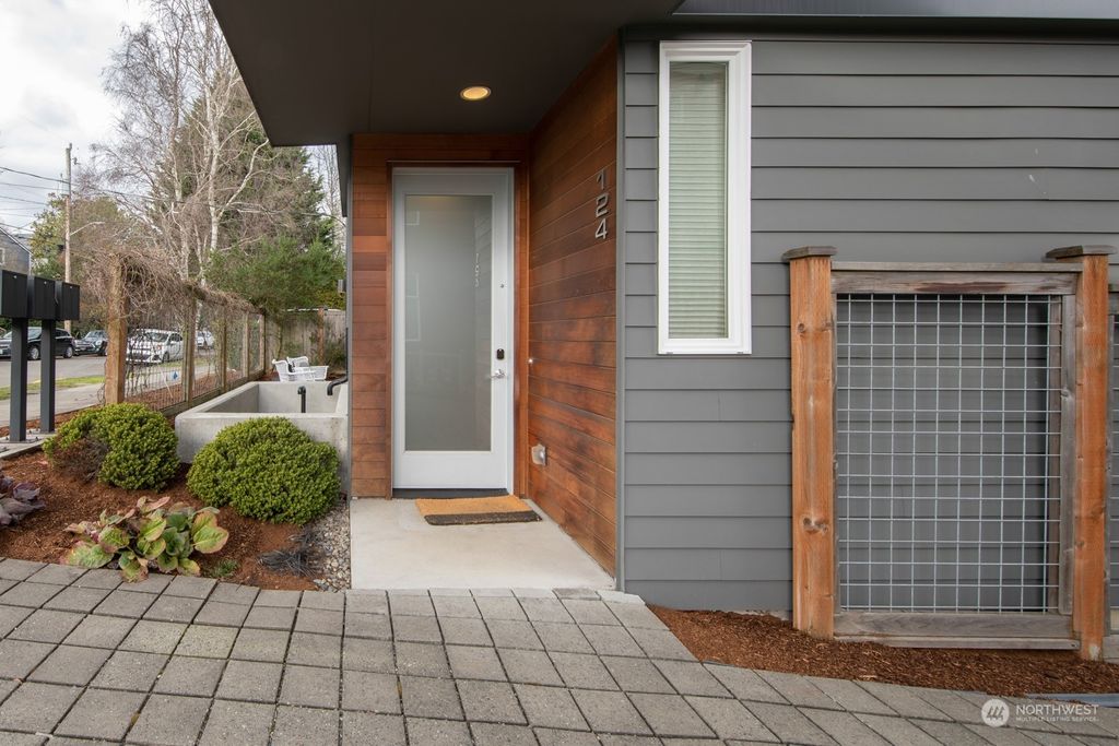 Photo of 124 27th Avenue E, Seattle, WA 98112 (MLS # 2049566)