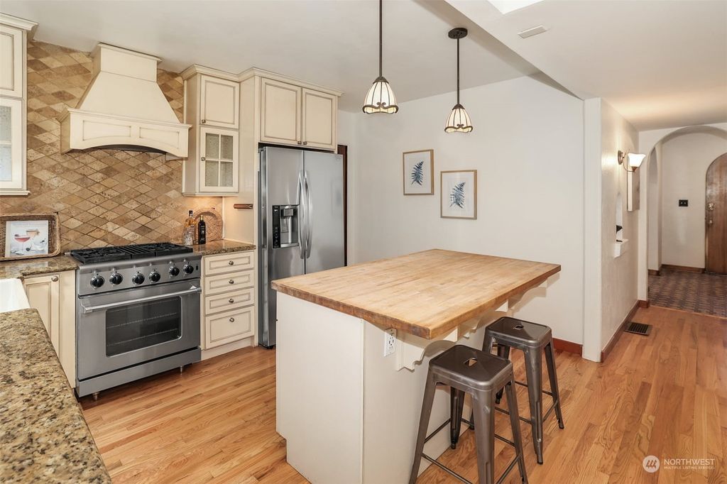 Photo of 7355 19th Avenue NE, Seattle, WA 98115 (MLS # 2045684)