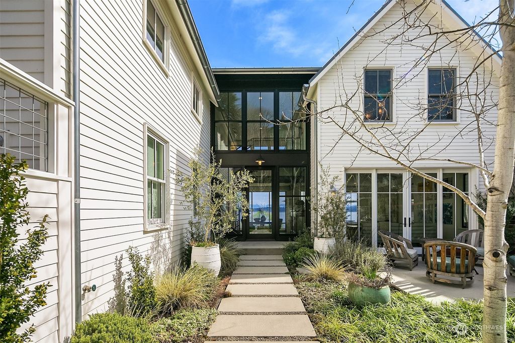 Photo of 624 Fullerton Avenue, Seattle, WA 98122 (MLS # 2062503)