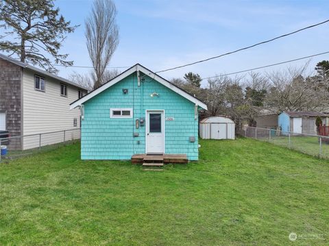 Photo of 1506 Oregon Avenue N, Long Beach, WA 98631 (MLS # 2187035)