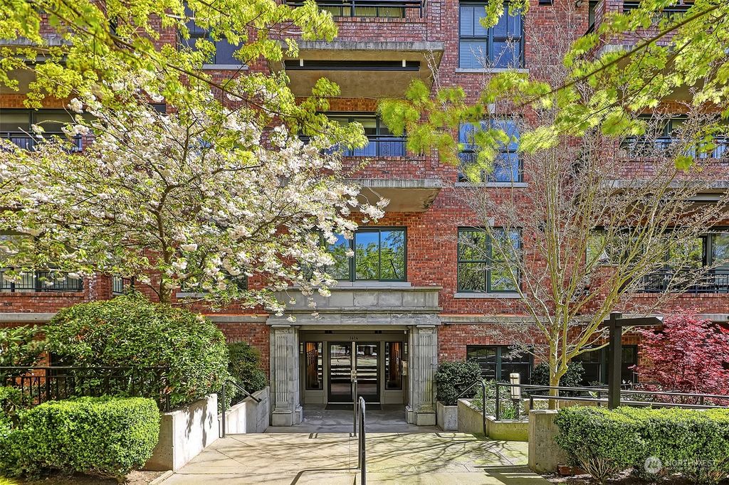 Photo of 1414 1st Avenue W #402, Seattle, WA 98119 (MLS # 2263010)