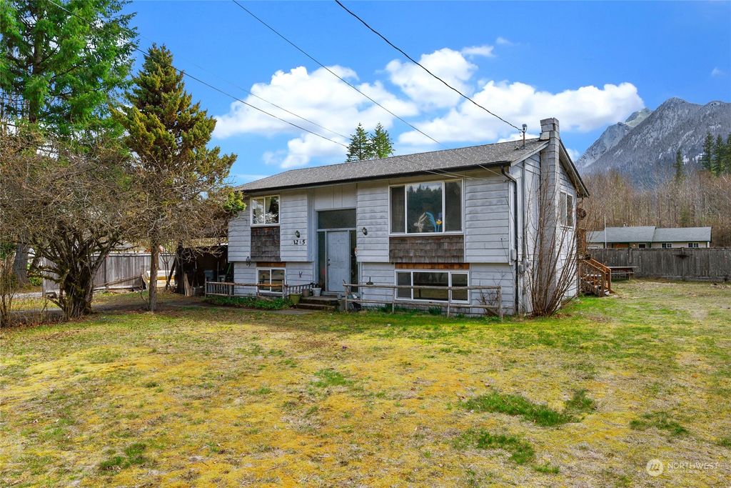 Photo of 1265 Cascade Street, Darrington, WA 98241 (MLS # 2050820)
