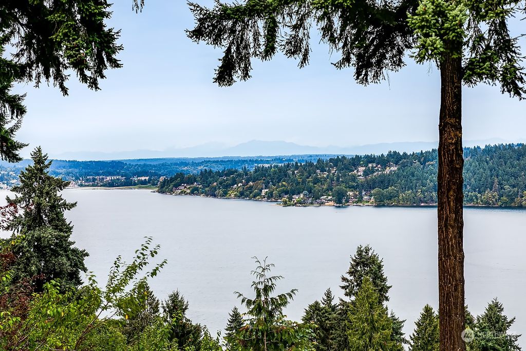 Photo of 13512 40th Avenue NE, Seattle, WA 98125 (MLS # 2156826)