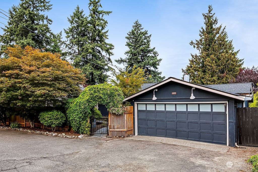 Photo of 13512 40th Avenue NE, Seattle, WA 98125 (MLS # 2156826)