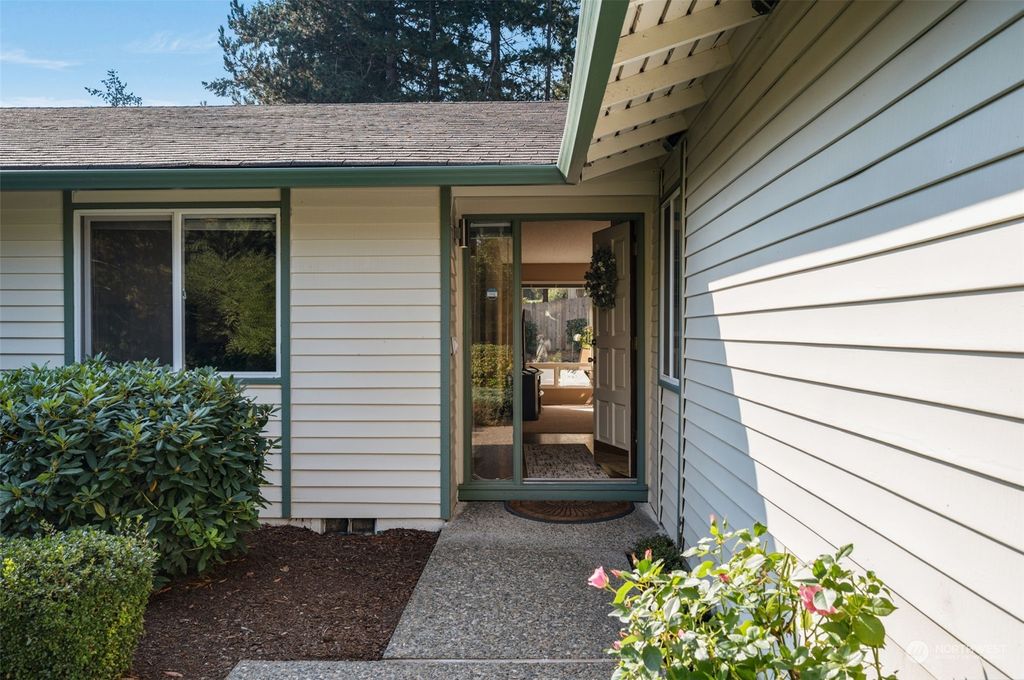 Photo of 23205 136th Place SE, Kent, WA 98042 (MLS # 2005764)