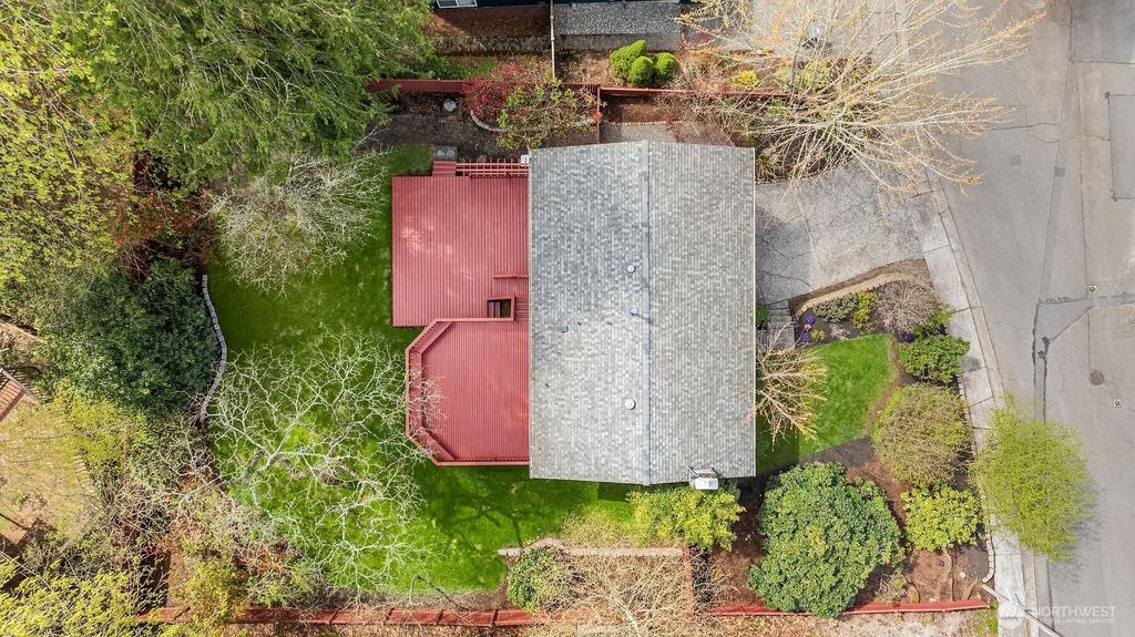 Photo of 16611 NE 108th Place, Redmond, WA 98052 (MLS # 2508117)