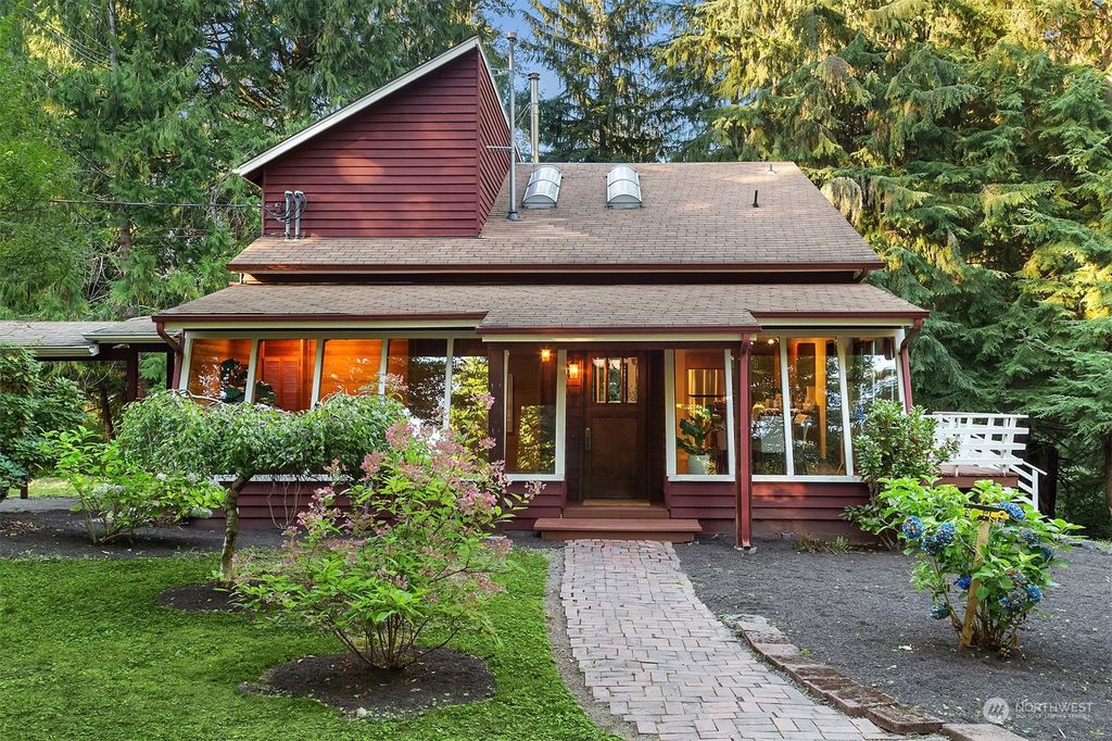 Photo of 18407 228th Avenue NE, Woodinville, WA 98077 (MLS # 2158294)