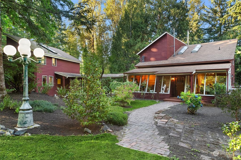 Photo of 18407 228th Avenue NE, Woodinville, WA 98077 (MLS # 2158294)
