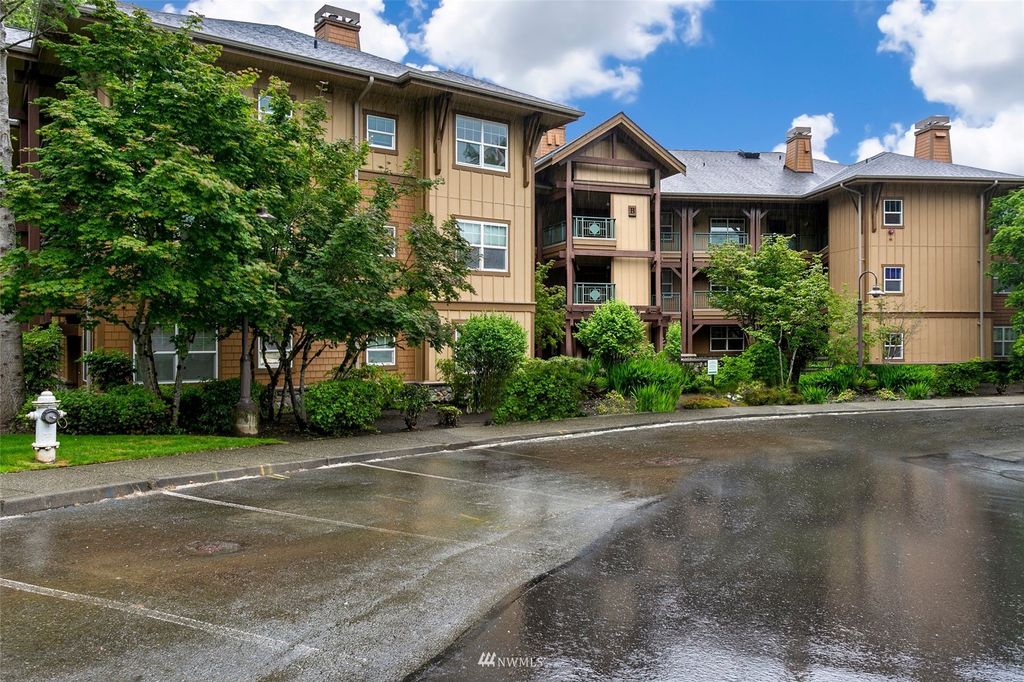 Photo of 1000 Cabin Creek Lane SW #B106, Issaquah, WA 98027 (MLS # 1950068)