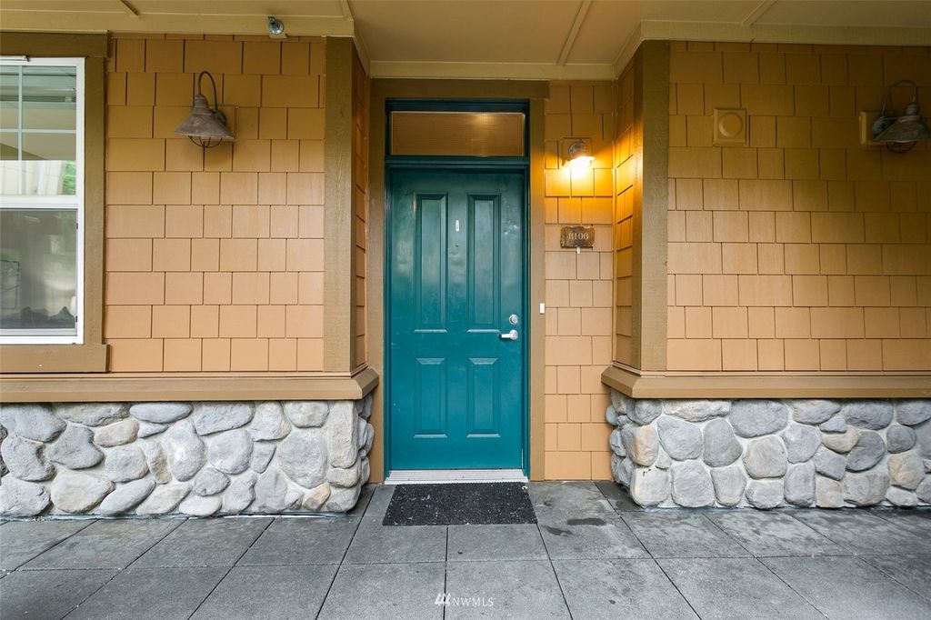 Photo of 1000 Cabin Creek Lane SW #B106, Issaquah, WA 98027 (MLS # 1950068)