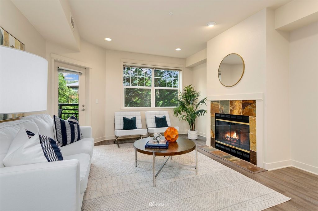 Photo of 1000 Cabin Creek Lane SW #B106, Issaquah, WA 98027 (MLS # 1950068)