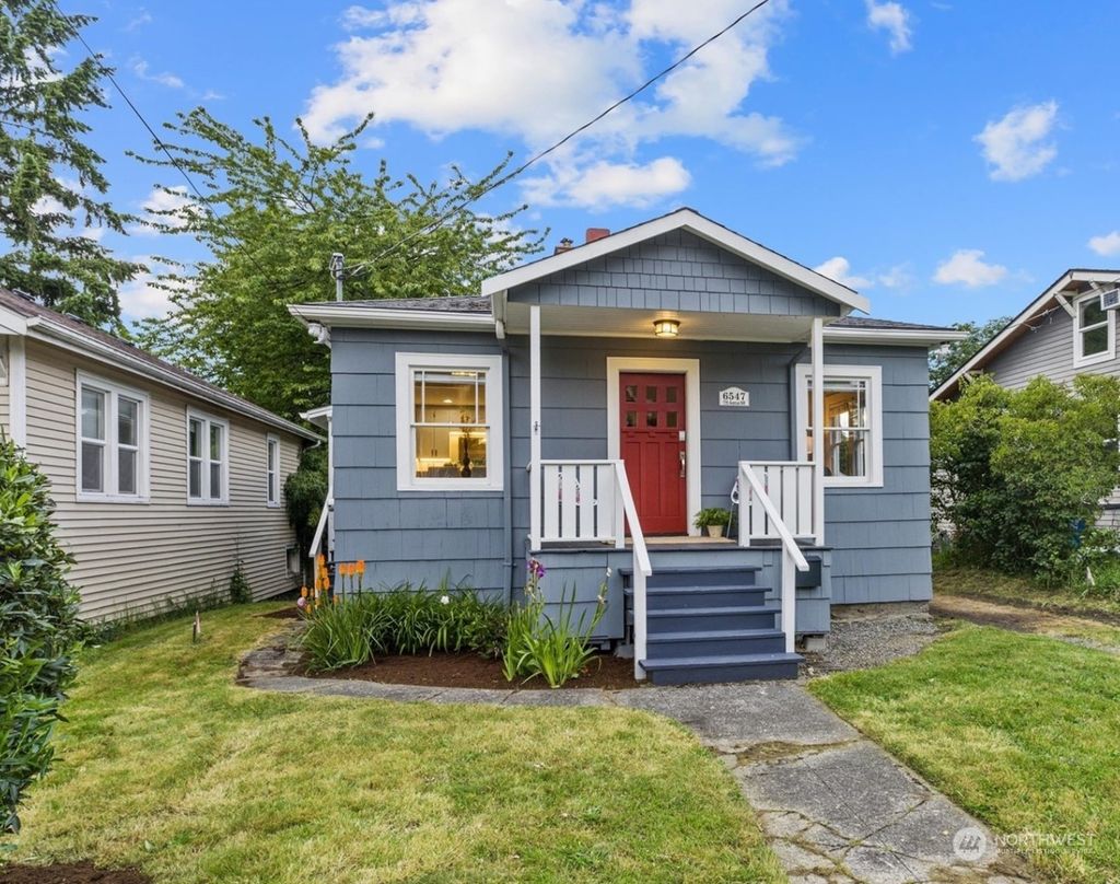 Photo of 6547 11th Avenue NW, Seattle, WA 98117 (MLS # 2281244)