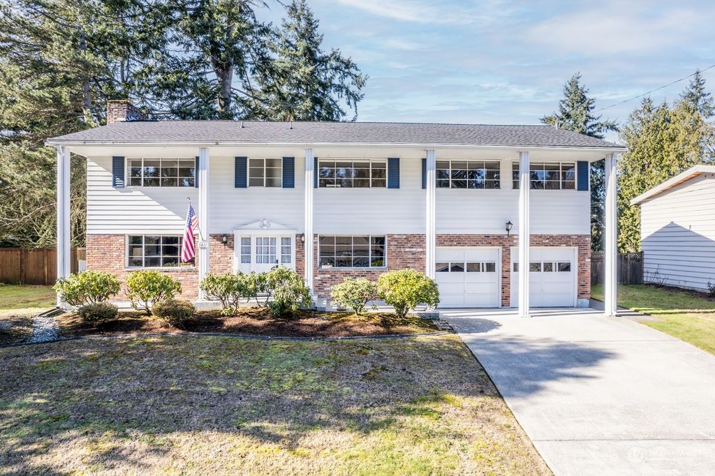 Photo of 5811 129 Avenue SE, Bellevue, WA 98006 (MLS # 2203827)