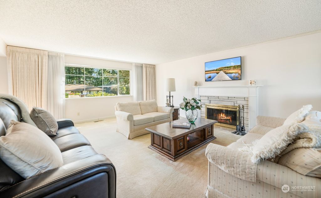 Photo of 5811 129 Avenue SE, Bellevue, WA 98006 (MLS # 2203827)