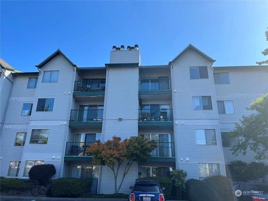 Photo of 1522 NE 175th St #406, Shoreline, WA 98155 (MLS # 2169690)