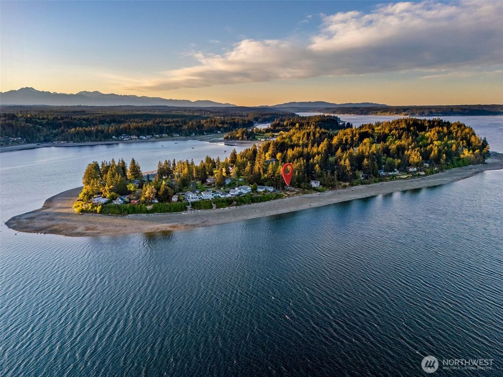 Photo of 727 E Stretch Island Road S, Grapeview, WA 98546 (MLS # 2513885)