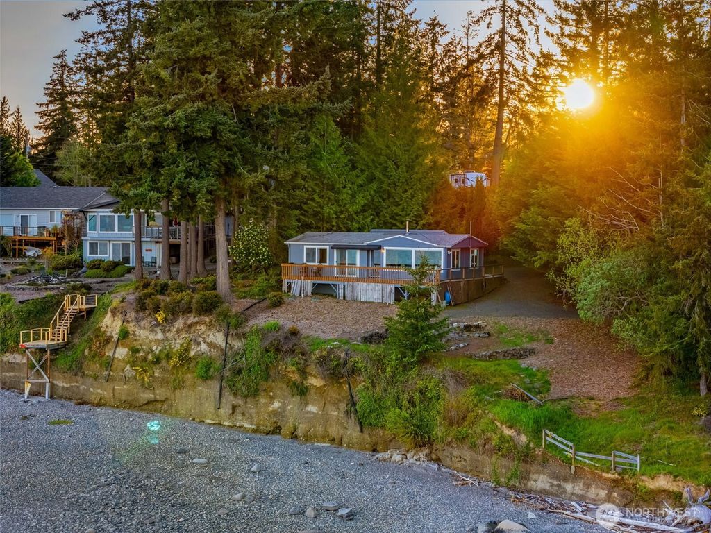 Photo of 727 E Stretch Island Road S, Grapeview, WA 98546 (MLS # 2513885)