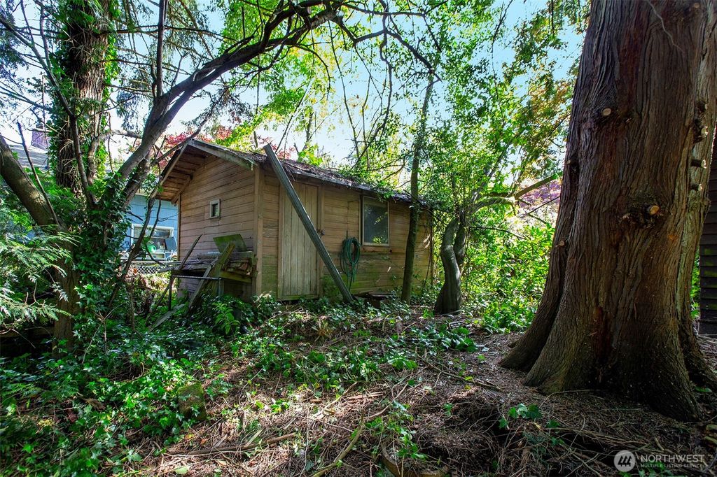 Photo of 3626 NE 115th Street, Seattle, WA 98125 (MLS # 2382823)