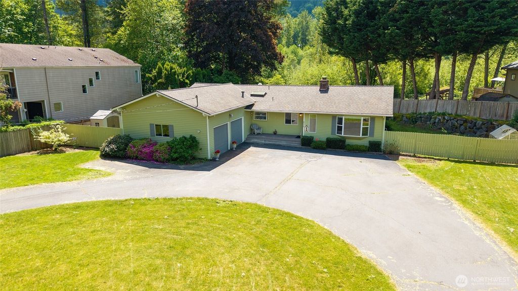 Photo of 975 Front Street S, Issaquah, WA 98027 (MLS # 2526228)