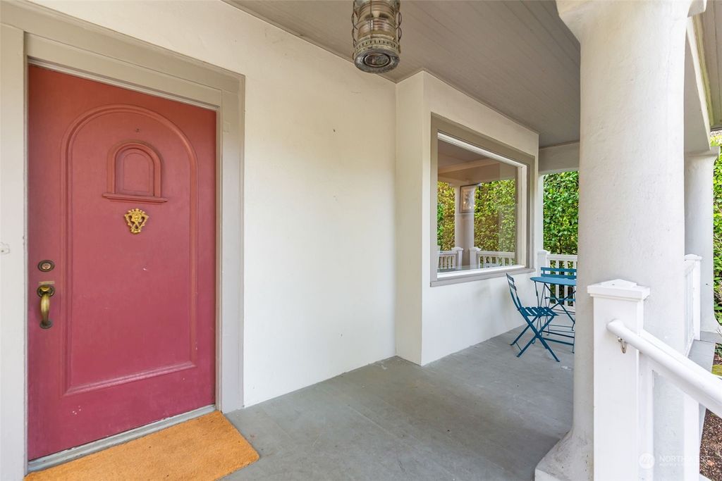 Photo of 4223 NE 33rd Street, Seattle, WA 98105 (MLS # 2195519)