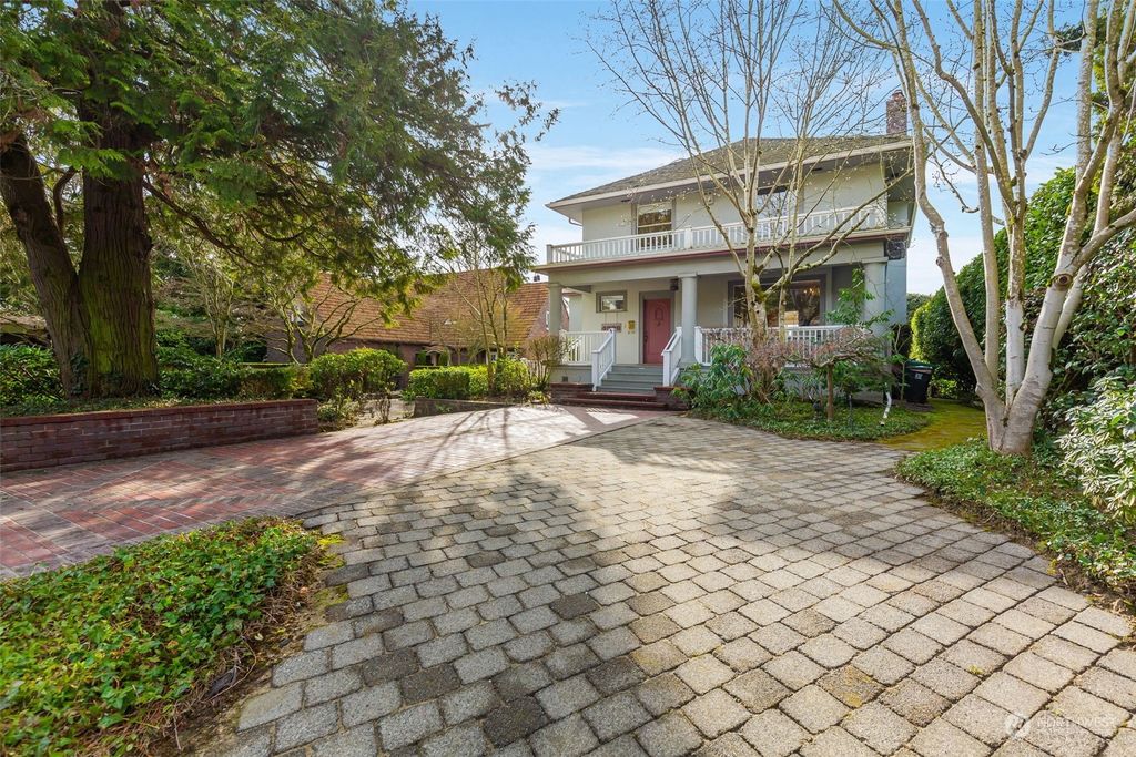 Photo of 4223 NE 33rd Street, Seattle, WA 98105 (MLS # 2195519)