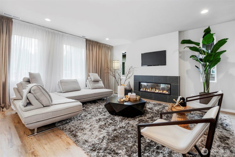 13875 16th Avenue E 91
