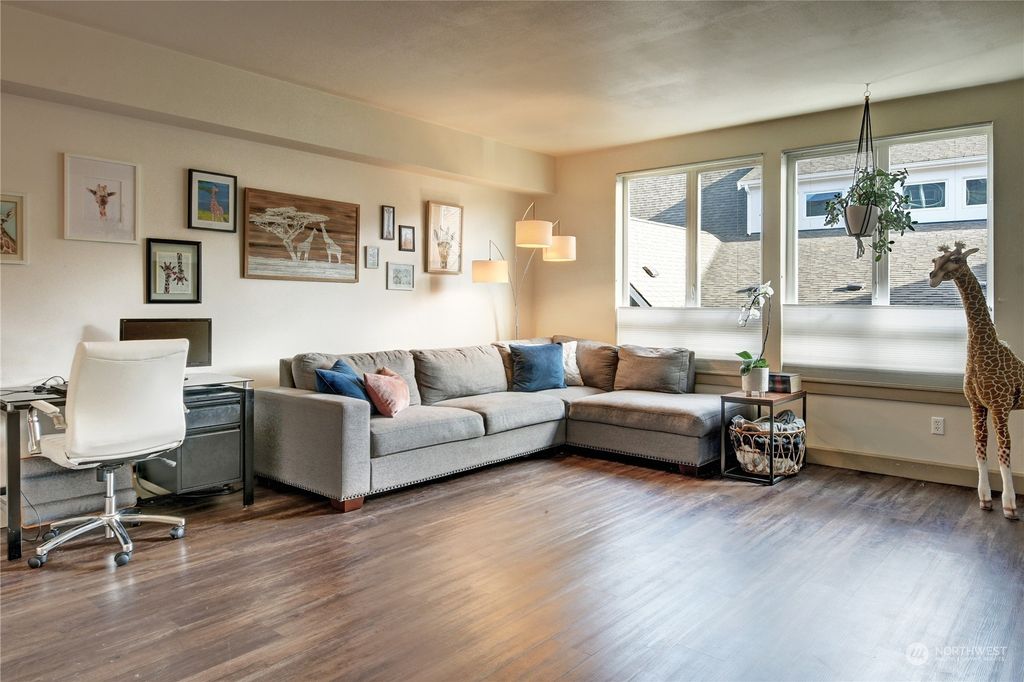 Photo of 1880 25th Avenue NE #313, Issaquah, WA 98029 (MLS # 2027289)