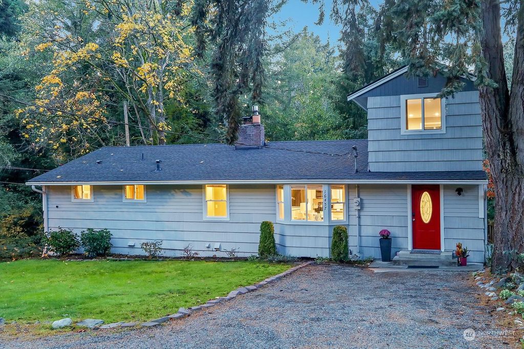 Photo of 16457 13th Avenue SW, Burien, WA 98166 (MLS # 2178422)