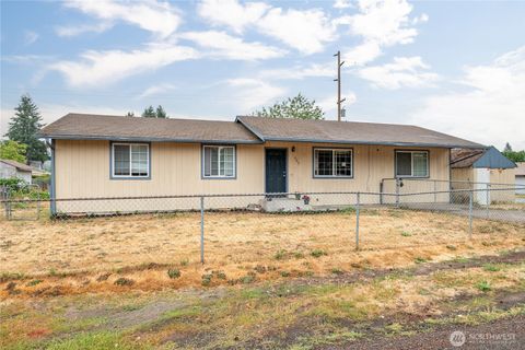 Photo of 642 SW 5th Avenue, Castle Rock, WA 98611 (MLS # 2393538)