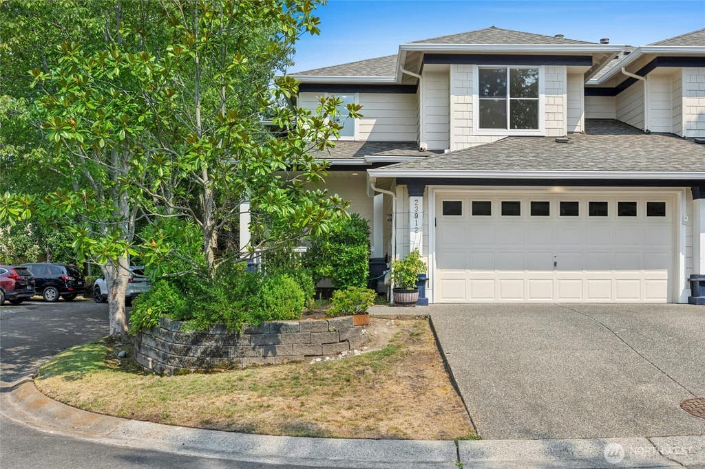 Photo of 23912 SE 7th St ST, Sammamish, WA 98074 (MLS # 2551133)