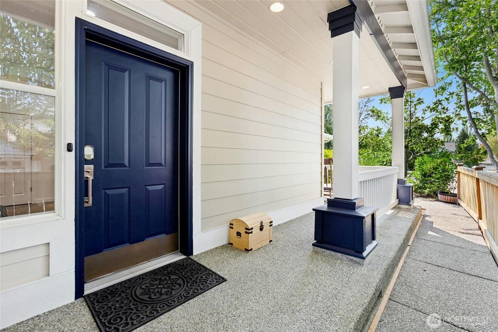 Photo of 23912 SE 7th St ST, Sammamish, WA 98074 (MLS # 2551133)
