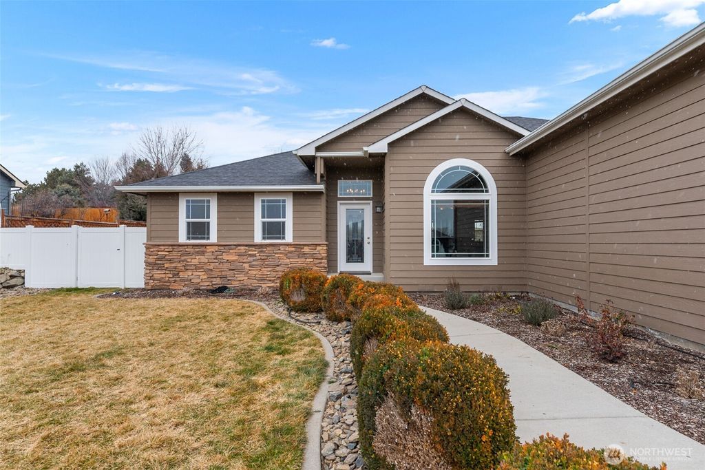 Photo of 251 Lilly Lane, Wenatchee, WA 98801 (MLS # 2481421)