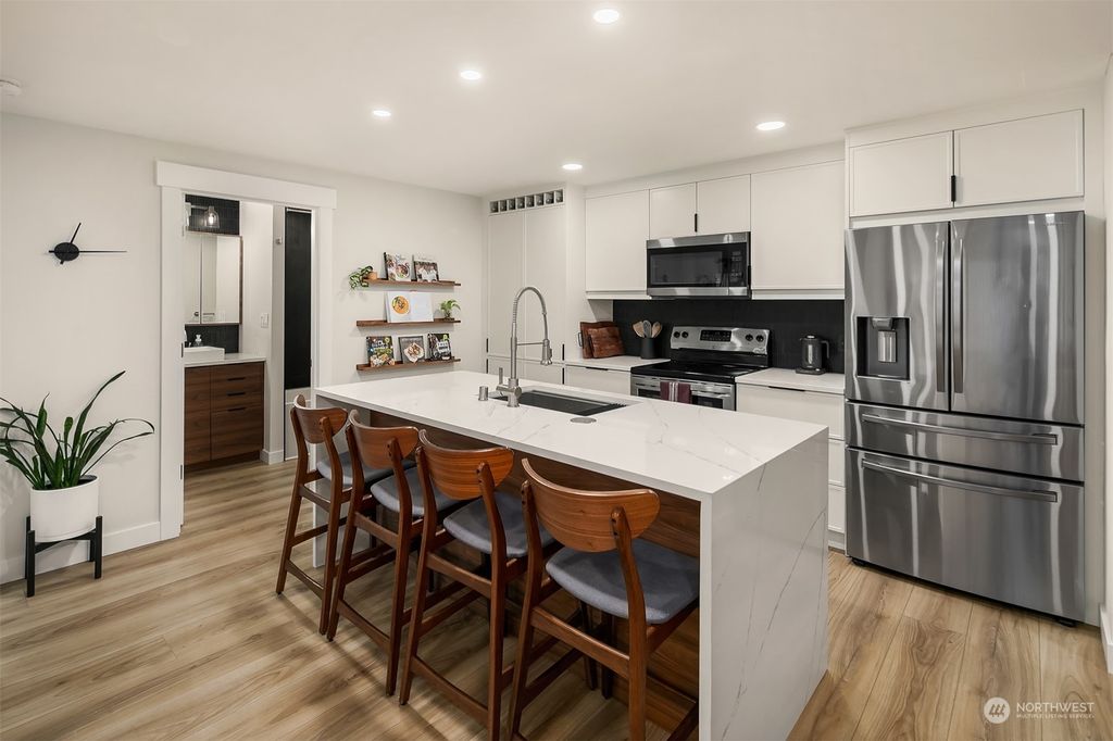 Photo of 1300 University Street #5C, Seattle, WA 98101 (MLS # 2198070)