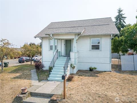 Photo of 903 S Peabody Street, Port Angeles, WA 98362 (MLS # 2566354)