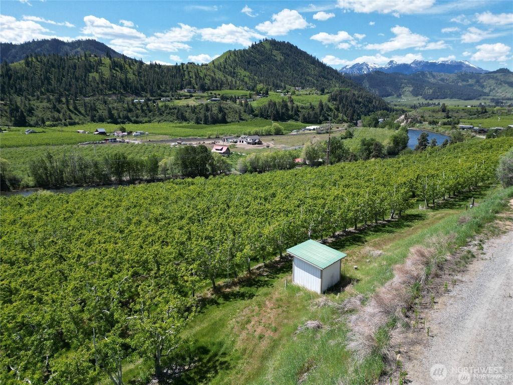 Photo of 2 Sunburst Lane, Cashmere, WA 98815 (MLS # 2529677)