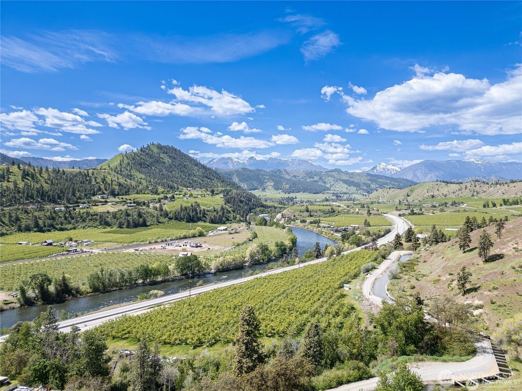 Photo of 2 Sunburst Lane, Cashmere, WA 98815 (MLS # 2529677)