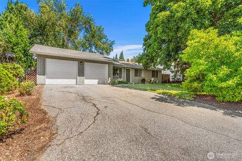 Photo of 1313 Bel Air Drive, East Wenatchee, WA 98802 (MLS # 2553752)